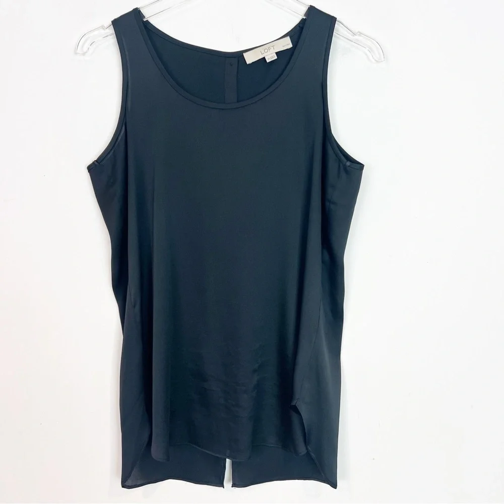 LOFT BLACK SILKY SLEEVELESS SCOOP NECK EXPOSED BUTTON BACK BLOUSE SMALL PETITE
